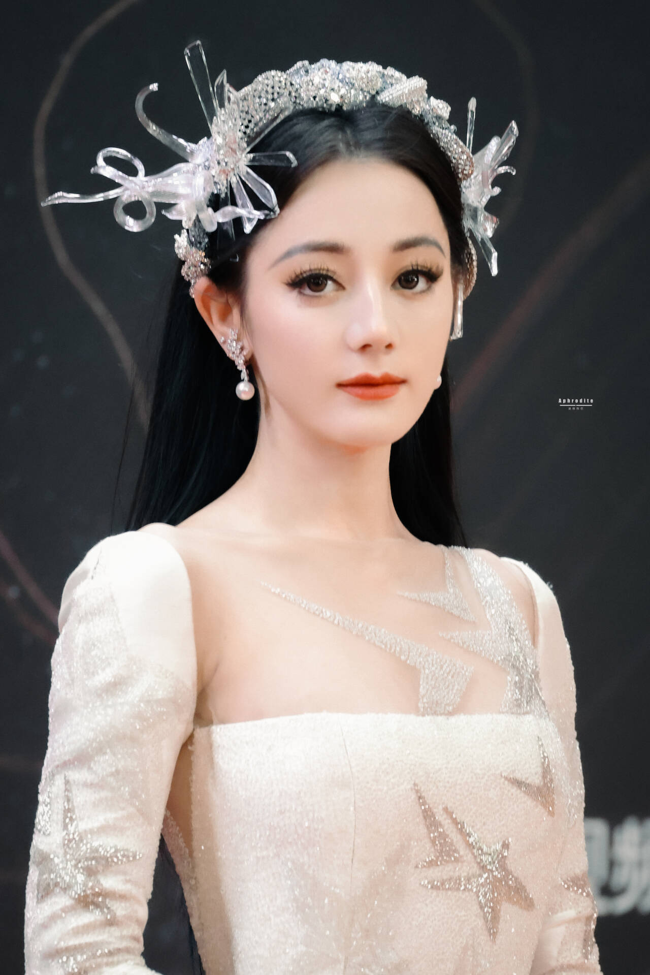 迪丽热巴星光大赏红毯 /Mksport体育